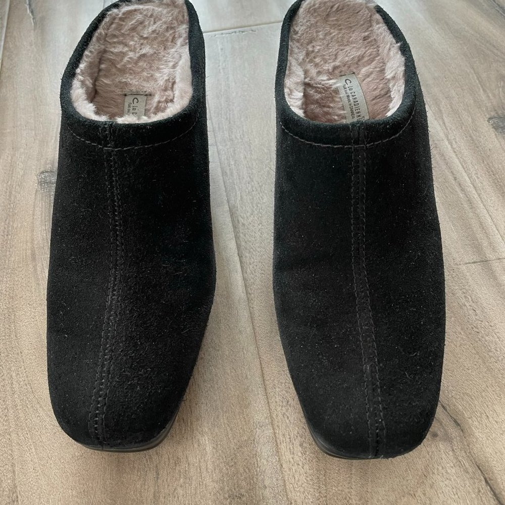 La Canadienne shearling-lined suede clogs, Size 8-1/2